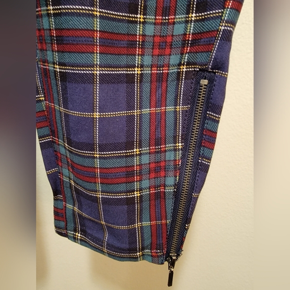 Torrid Plaid Pixie Capri - Picture 4 of 8